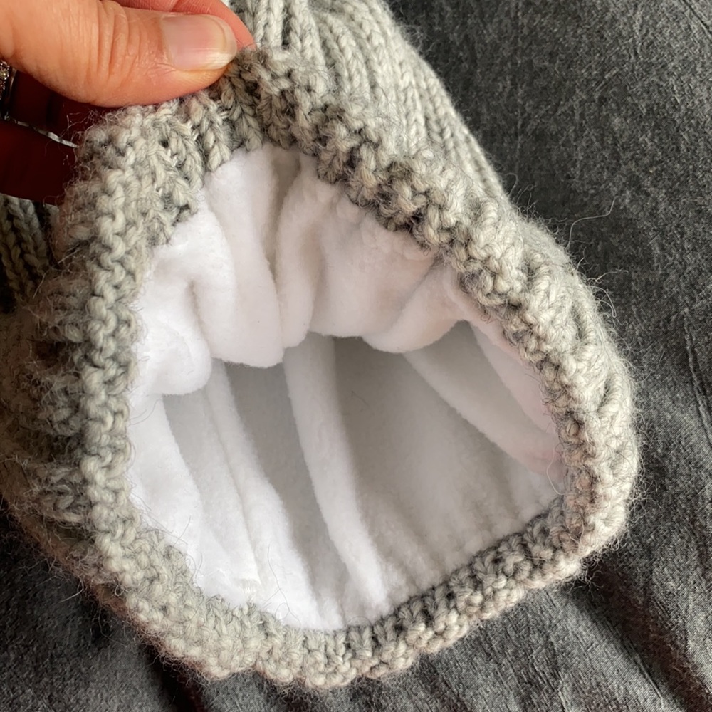 NWT pompom beanie - Picture 2 of 3